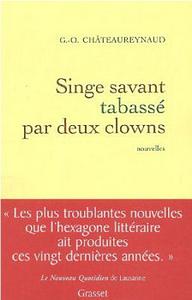 Singe savant tabass par deux clowns
