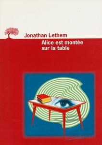 Alice est monte sur la table
